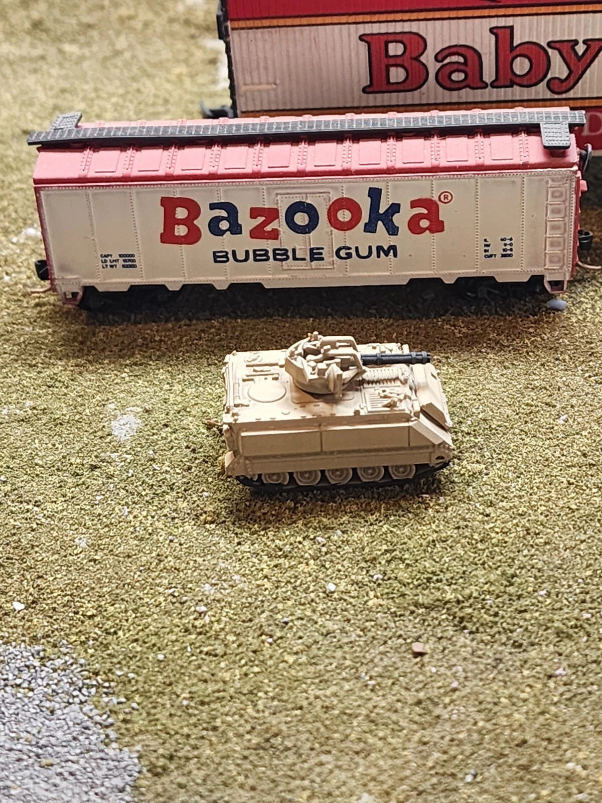 N Scale 1:160 M163 Vulcan Air Defense System (VADS) - US Army Desert Camo